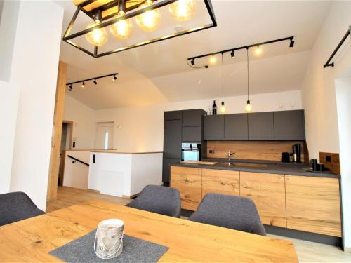 Η κουζίνα ή μικρή κουζίνα στο Chalet Mountain Lodge - Klippitztörl by Interhome