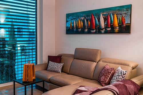 a living room with a couch and a painting on the wall at Poolhaus Bodensee ideal für Geschäftsreisende in Wasserburg am Bodensee