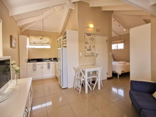 Η κουζίνα ή μικρή κουζίνα στο Beau Rivage Studio 112