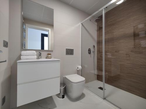 Koupelna v ubytování SUNSET CLIFFS sea & sky apartments