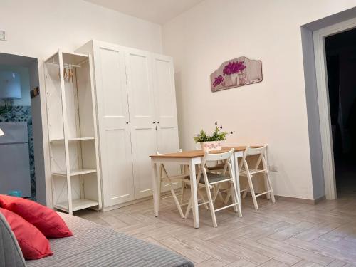 Vico Longo 25 - Ensuit flat in the heart of Naples