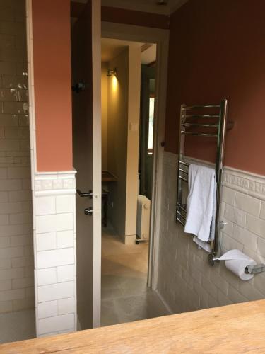 a bathroom with a mirror and white towels at Farmhouse B&B in Saint-Georges
