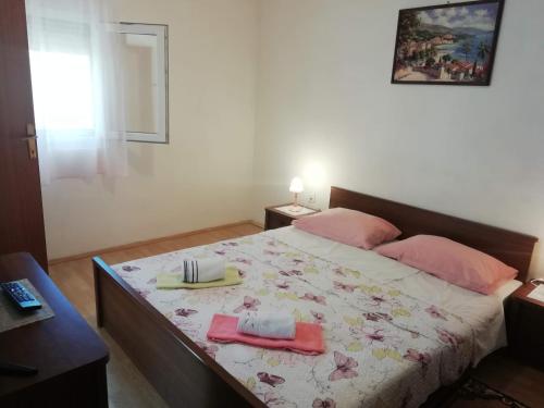 a bedroom with a bed with two towels on it at Apartman Zlata in Ražanac