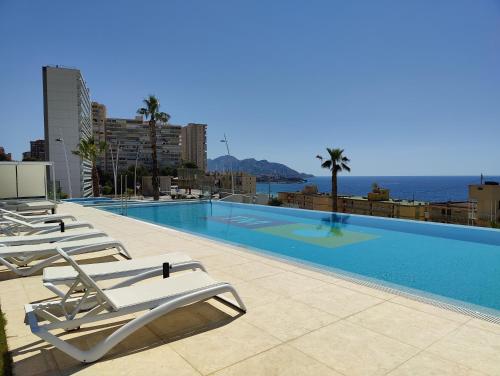 SUNSET CLIFFS sea & sky apartments