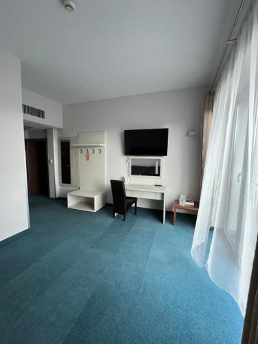 TV a/nebo společenská místnost v ubytování Hotel Poleski