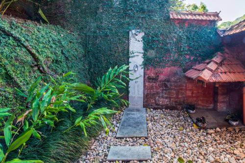Jardín al aire libre en Villa Urvinkhan Resorts Chikmagalur
