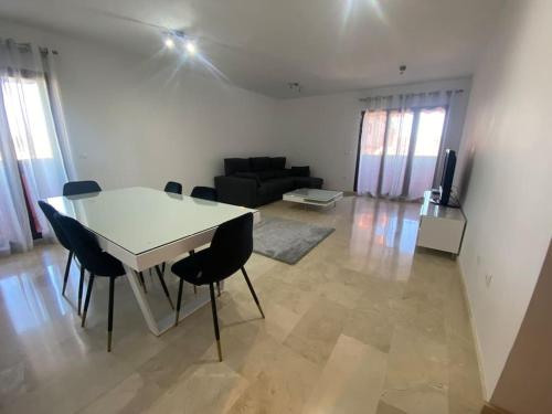 Balcones - Central Estepona 3 bed apt with pool and parking