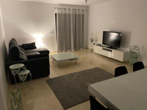 Balcones - Central Estepona 3 bed apt with pool and parking