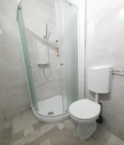 Bilik mandi di Apartman Ante