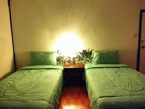 Postel nebo postele na pokoji v ubytování Light Worker Guest House