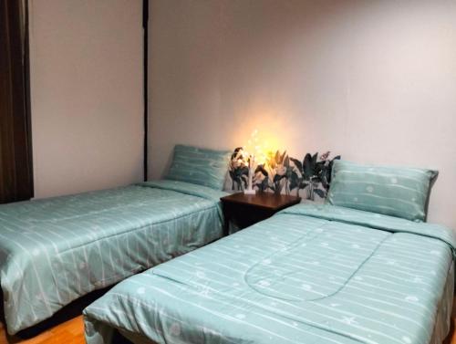 Postel nebo postele na pokoji v ubytování Light Worker Guest House