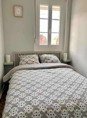 Postel nebo postele na pokoji v ubytování Les Courlis - app cosy et proche mer Ault