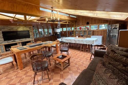 Incredible House in front of Strait of Magellanにあるシーティングエリア