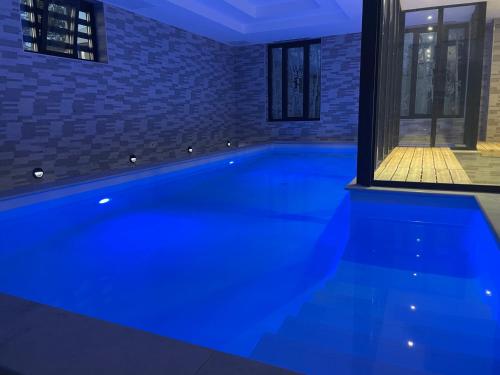 Bazén v ubytování Best Western Plus Hotel des Francs nebo v jeho okolí
