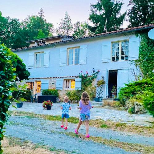 Maison de 3 chambres avec piscine privee jardin amenage et wifi a Negrondes