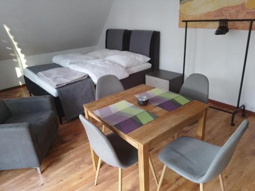 a room with a table and chairs and a bed at 1 Zimmer Appartement direkt am Schwielowsee in Neue Scheune
