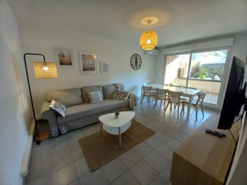 Appartement 8 personnes En face des Remparts Climatisé avec terrasse et Parking