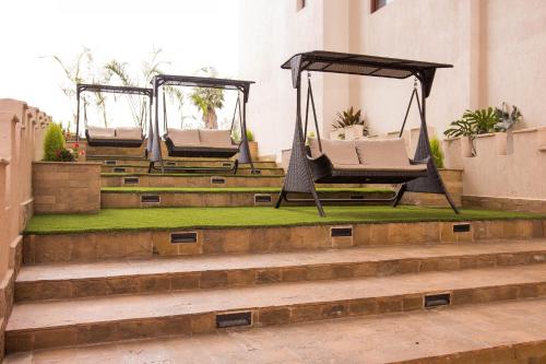 Jardín al aire libre en Charming cosy one bed condo with heated pool