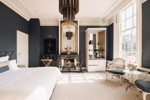 a bedroom with a bed and a fireplace at Hotel 717 in Amsterdam