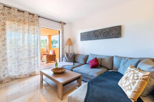 Zdjęcie z galerii obiektu Los Lagos Golf II Charming 3 bedroom apartment in Marbella w Marbelli