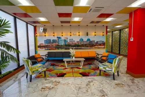 Philly Inn & Suites Image