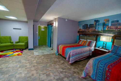 Philly Inn & Suites Image
