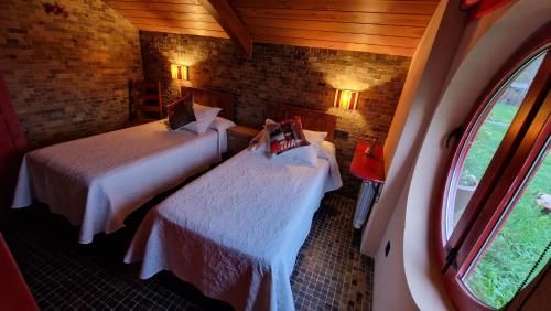 a bedroom with two beds and two windows at Mi Tesoro in Viveiro