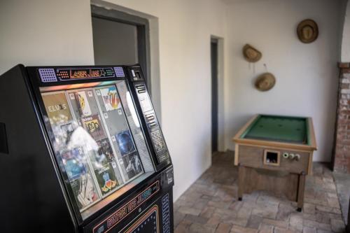 Sala de juegos en Manor Apartments, Csopak
