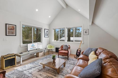 Upscale Cabin for Large Groups Perfect Getaway