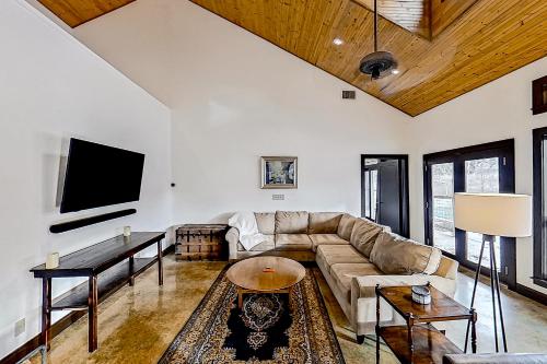 Hill Country Getaway – Photos 2