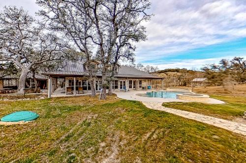 Hill Country Getaway – Photos 3