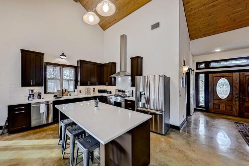 Hill Country Getaway – Photos 5
