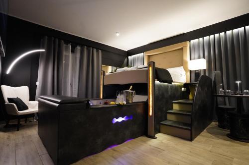 a hotel room with a bunk bed and a desk at Tomà Suites - Il Nido d’Amore in Rome
