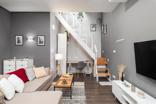 Μια τηλεόραση ή/και κέντρο ψυχαγωγίας στο Pearl Pad - Stylish Seaside Duplex Apartment with HOT TUB - Sliema