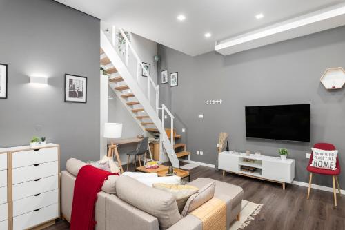 Fotografie z fotogalerie ubytování Pearl Pad - Stylish Seaside Duplex Apartment with HOT TUB - Sliema v destinaci Sliema