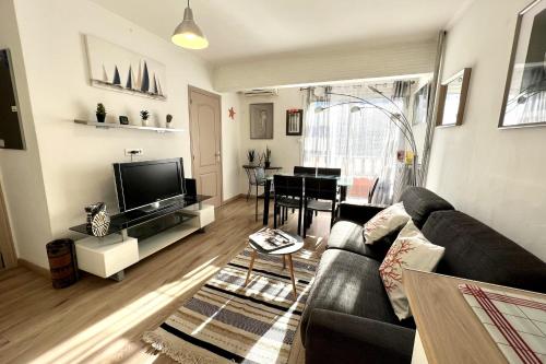 Pretty 40m with balcony near the beach