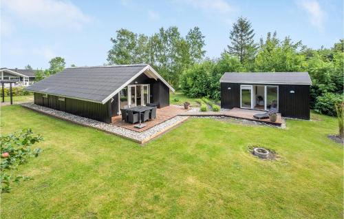 Taman di luar Amazing Home In Oksbøl With Sauna