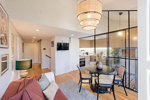 Bonfim Elegant Duplex w/ AC by LovelyStay
