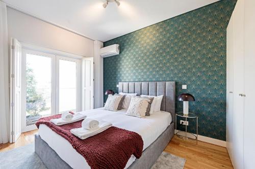 Bonfim Elegant Duplex w/ AC by LovelyStay