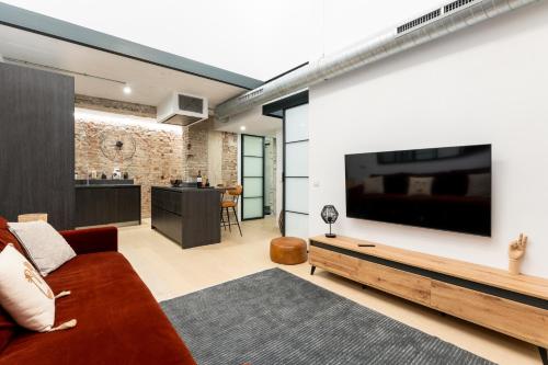 High ceiling gem in heart of Malaga historic district