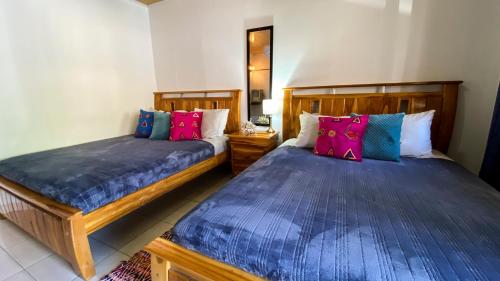 Katil atau katil-katil dalam bilik di Roxy's Bed & Breakfast