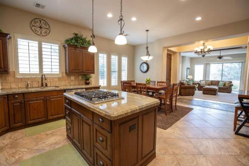 a kitchen and living room with a stove top oven at 1906 Pebble Beach Retreat in Washington