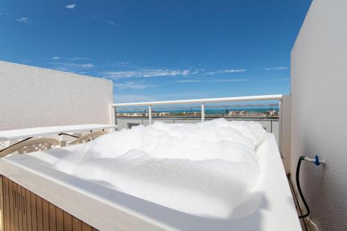 Μπαλκόνι ή βεράντα στο Beach Townhouses #C21 - Com Jacuzzi por Carpediem