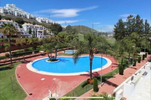 Bazén v ubytování Spacious 3 Bedroom with 2 Terraces, pool, and walking distance to the beach nebo v jeho okolí