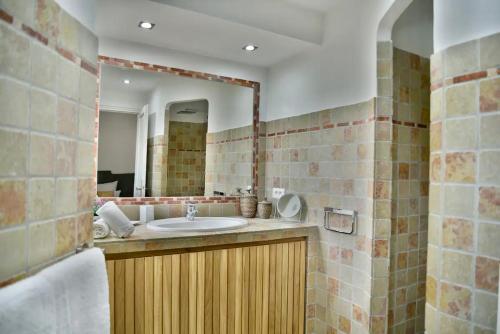 a bathroom with a sink and a mirror at Concadoro in Porto-Vecchio