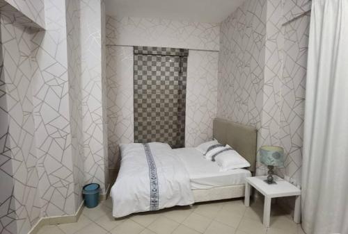 Postel nebo postele na pokoji v ubytování Modern & Spacious 2 Bedrooms Apartment in Dubai Marina's Heart 307