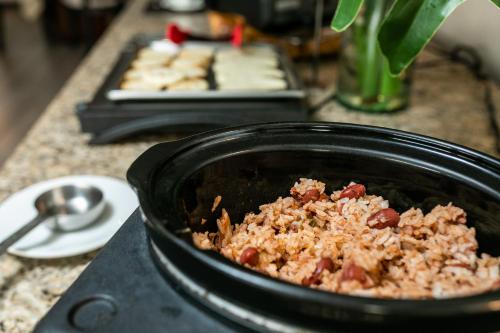 a pot full of food sitting on a counter at Hotel Carretero in Manizales