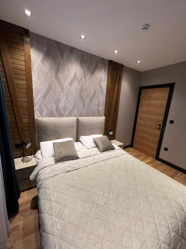 Una cama o camas en una habitación de Modern Mountain II - Apartment 25