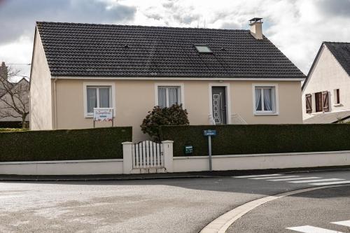 Afbeelding uit fotogalerij van chambres d hotes les papillons in Évron