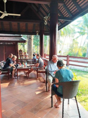 Гости Luang Prabang Sirikili Villa River View